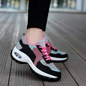 Новите модни обувки за жени 2023 Ежедневни удобни дишащи спортни обувки на платформа Дамски маратонки за бягане на открито