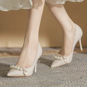 Есенни и зимни дамски обувки 2023 Мода Нов горещо продаван стилет заострени пръсти елегантен кариран плитка уста Дамски високи токчета