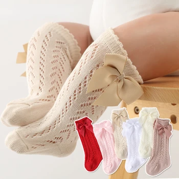 Лято Бебе момичета чорапи малки деца лък дълъг чорап деца коляното високо мека памучна мрежа испански стил кухи дантела чорап 0-12Months